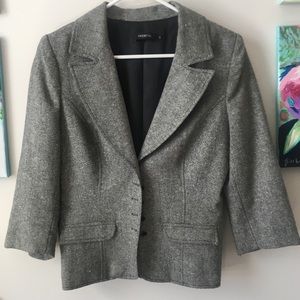 Grey tweed 3/4 sleeve blazer.